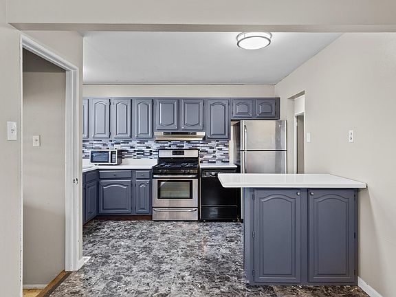 2nd image of 725 Gonzaga Ln