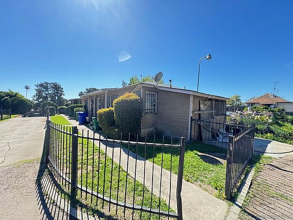 4th image of 5402-8 Churchward St