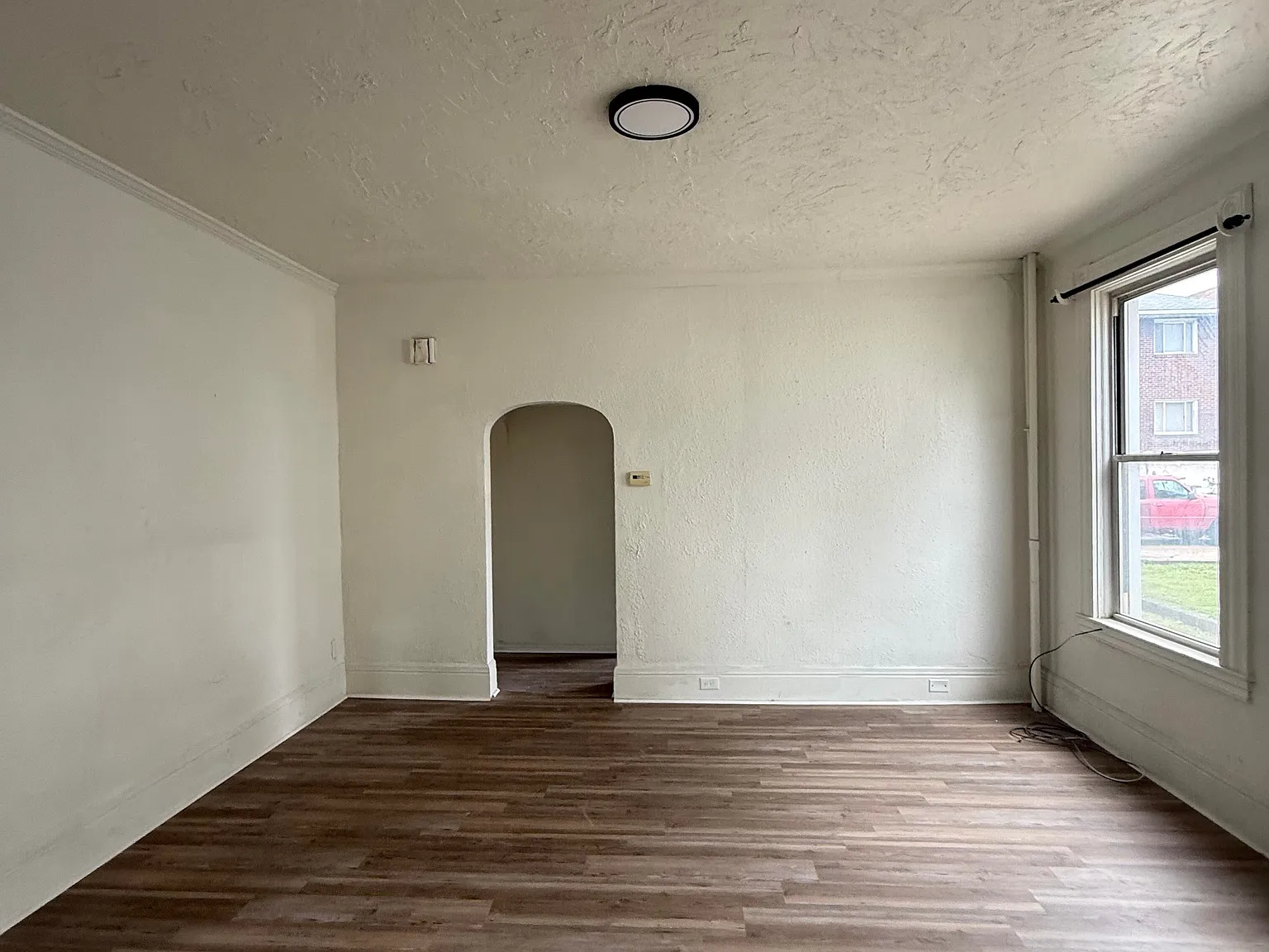 6 bed, 2.0 bath, 2375 sqft, $1,950 — Photo 3