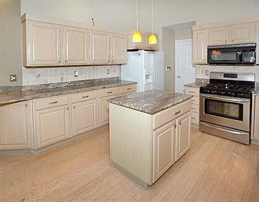 3rd image of 705 Sturbridge Ln