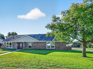 437 Overcrest Dr, Benbrook, TX 76126