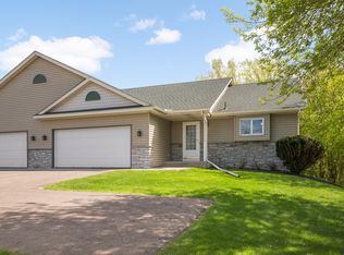 7901 15th St N, Oakdale, MN 55128
