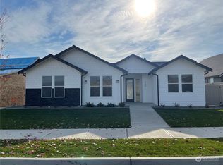 909 Racine Springs Dr, Wenatchee, WA 98801