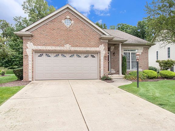 2nd image of 52036 Cloverleaf Dr E
