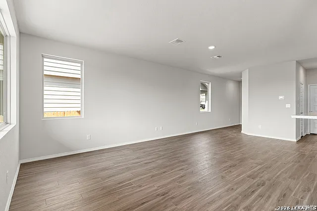 4 bed, 2.5 bath, 2190 sqft, $2,100 — Photo 3