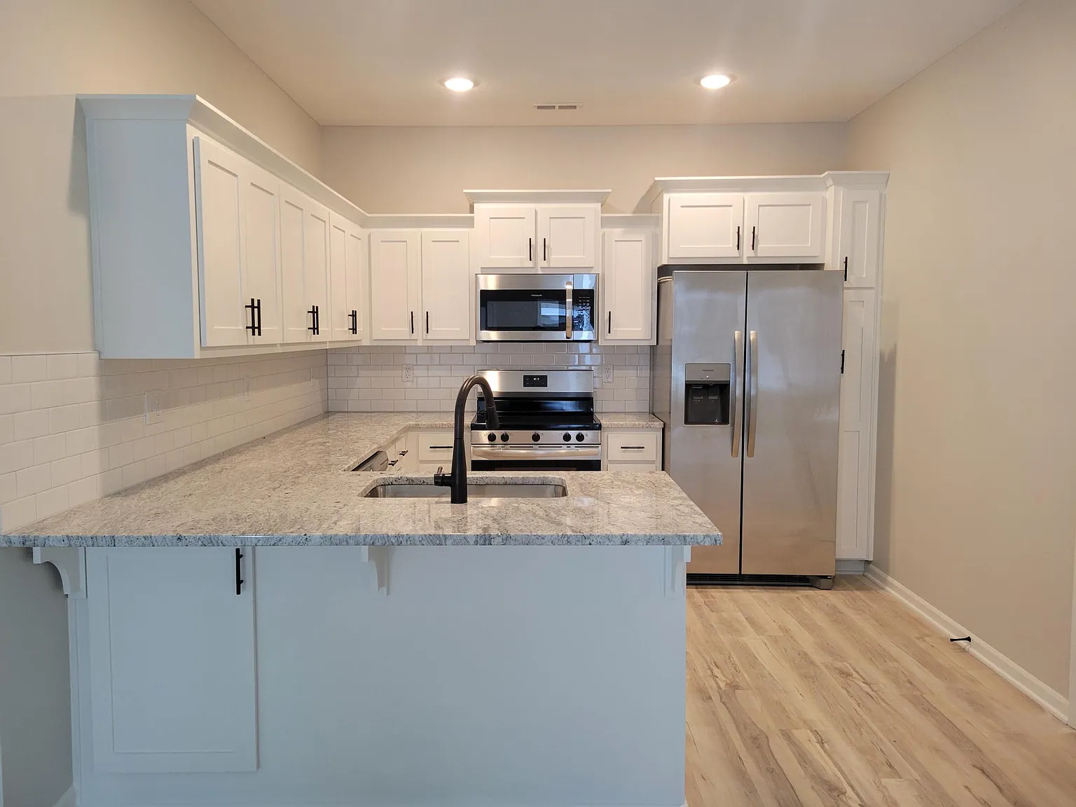 3 bed, $1,650 — Photo 2