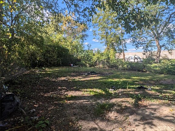 4th image of 8949 Marlowe St