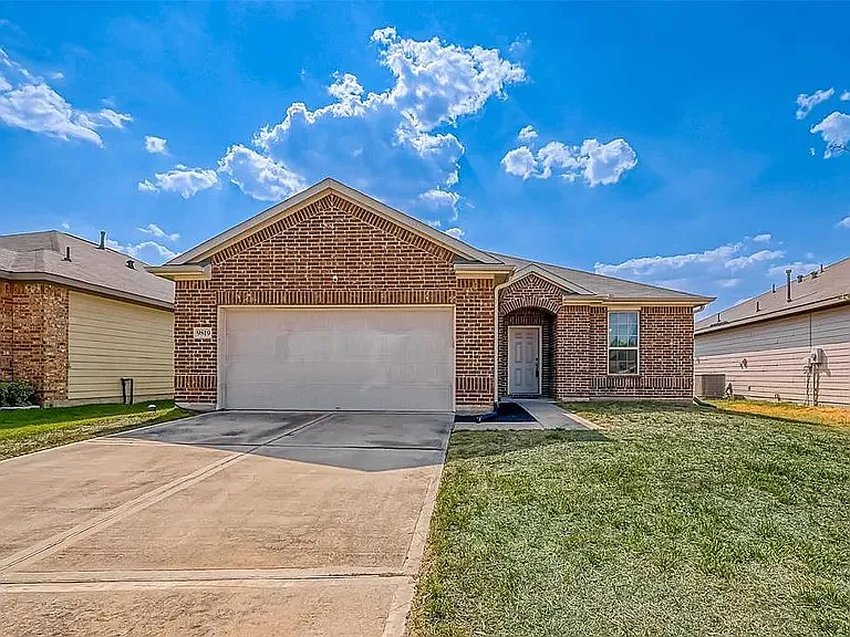 3 bed, 1762 sqft, $2,100 — Photo 1
