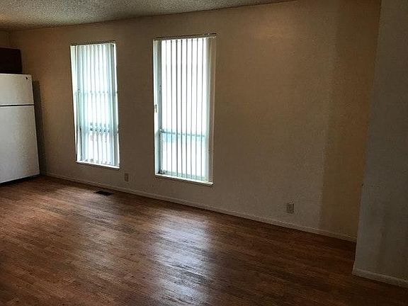 2nd image of 1267 E Crandall Ave