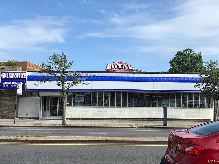19208 Jamaica Ave — Photo 1