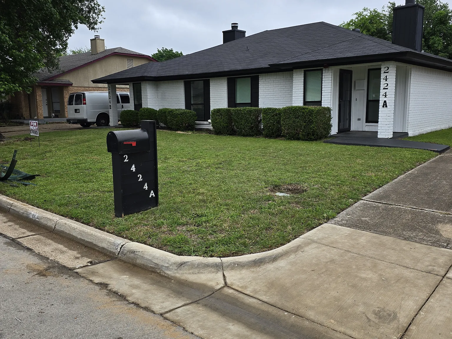 3 bed, 1300 sqft, $2,200 — Photo 1