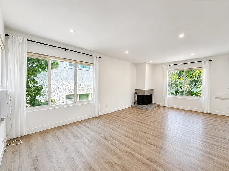1326 Wellesley Ave — Photo 4