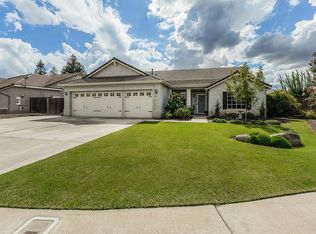 571 E Evergreen Ave, Reedley, CA 93654