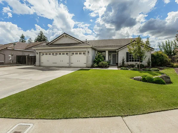571 E Evergreen Avenue, Reedley, CA 93654