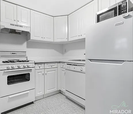 Rented by Mirador Real Estate | media 21