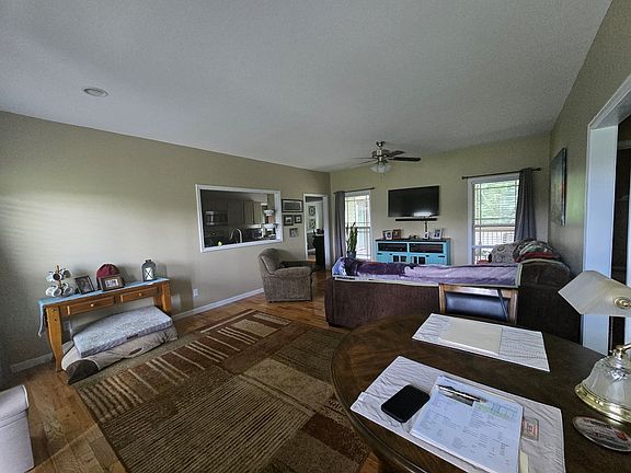 5th image of 371 Autumn Hills Dr