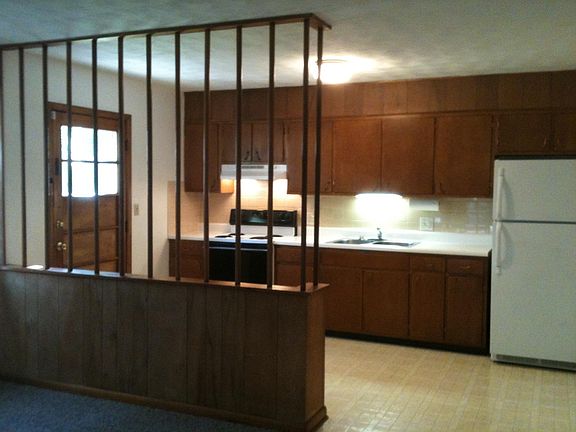 5th image of 208 S Gray Dr