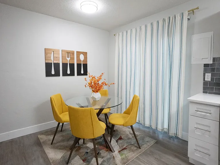 Spanish Lake Townhomes — Photo 6
