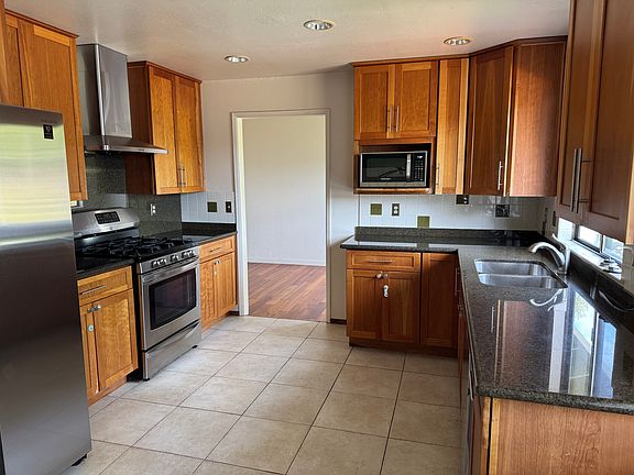 5th image of 27160 Grandview Ave