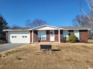 610 E Tamaroa Rd, Ina, IL 62846