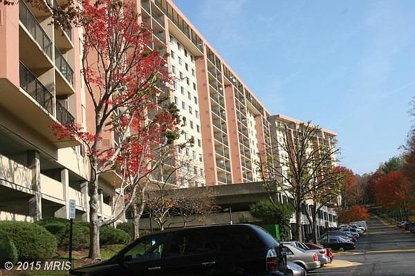 Lakeside Plaza Condominiums