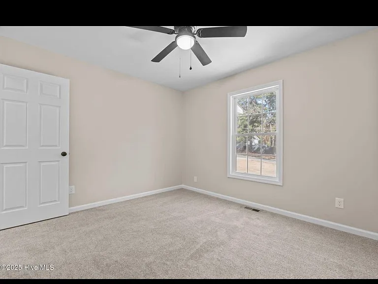 215 Beech St — Photo 8