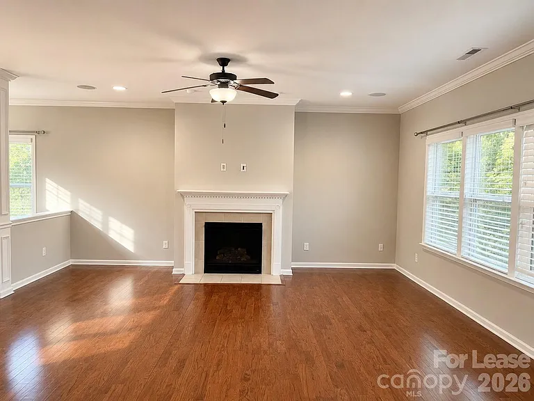 2025 Fuschia Ct — Photo 4