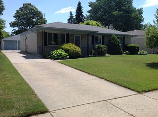 37044 Tamarack Dr, Sterling Heights, MI 48310
