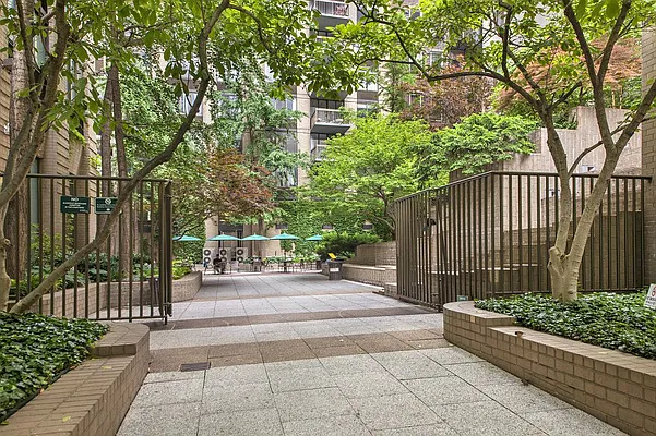 Rented by Newell and Assoc. | media 16