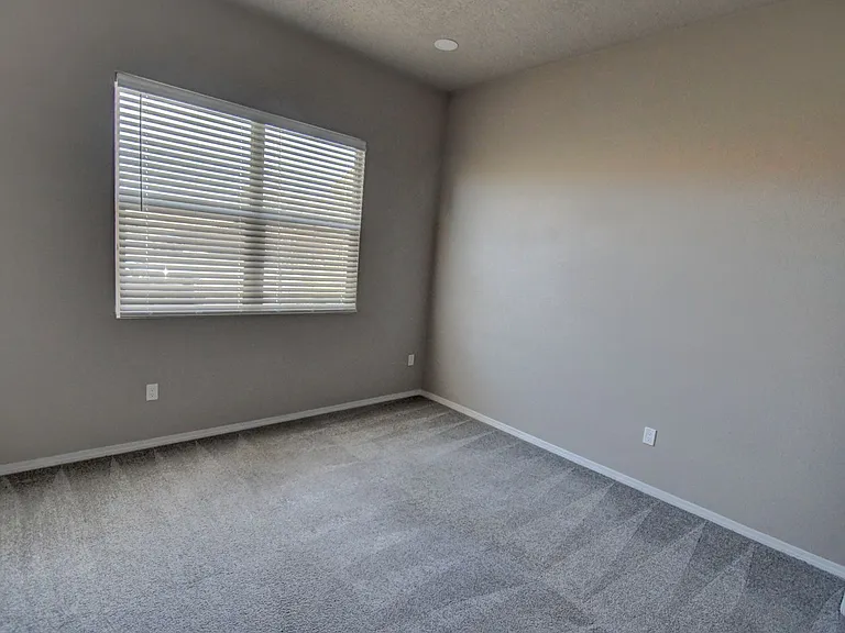 11404 Rock Squirrel Ave SE — Photo 10