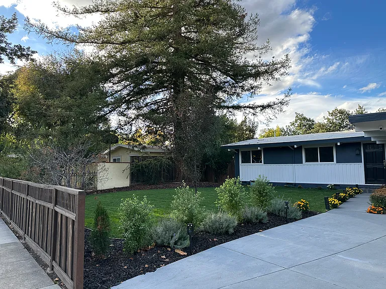 795 E Charleston Rd — Photo 2