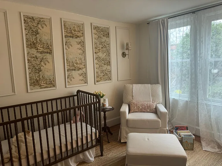 upstairs 2nd bedroom/different decor pic