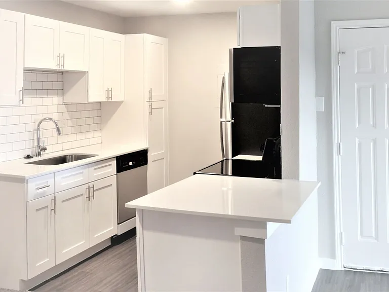 Centennial Place Apartments — Photo 14