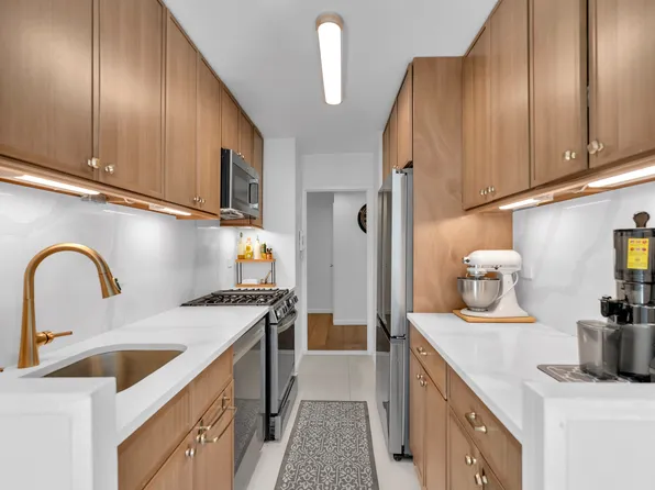 150 West End Avenue image 1 of 6