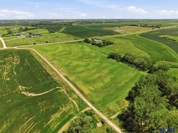 2 Jackson Stone Ln, Palmyra, NE 68418