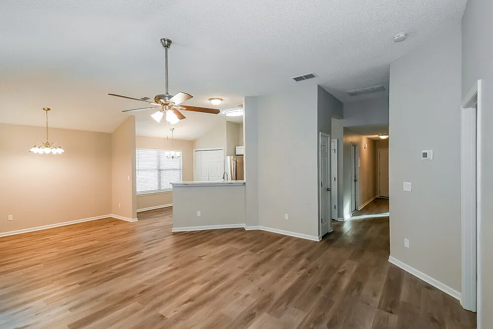 3 bed, 2.0 bath, 1459 sqft, $1,760 — Photo 4