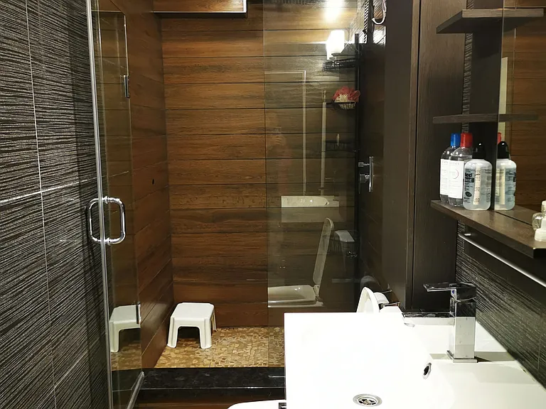 488 Manning Ave #BASEMENT — Photo 10