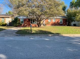 824 Zelda Dr, Hurst, TX 76053