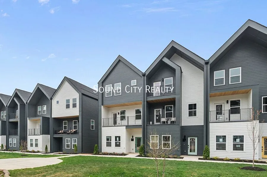 Coming soon, we'd love you to live here. Donelson Nashville Townhome 3 bedrooms 2.5 baths, pets o... — Photo 2