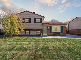 14244 Sunbury St, Livonia, MI 48154