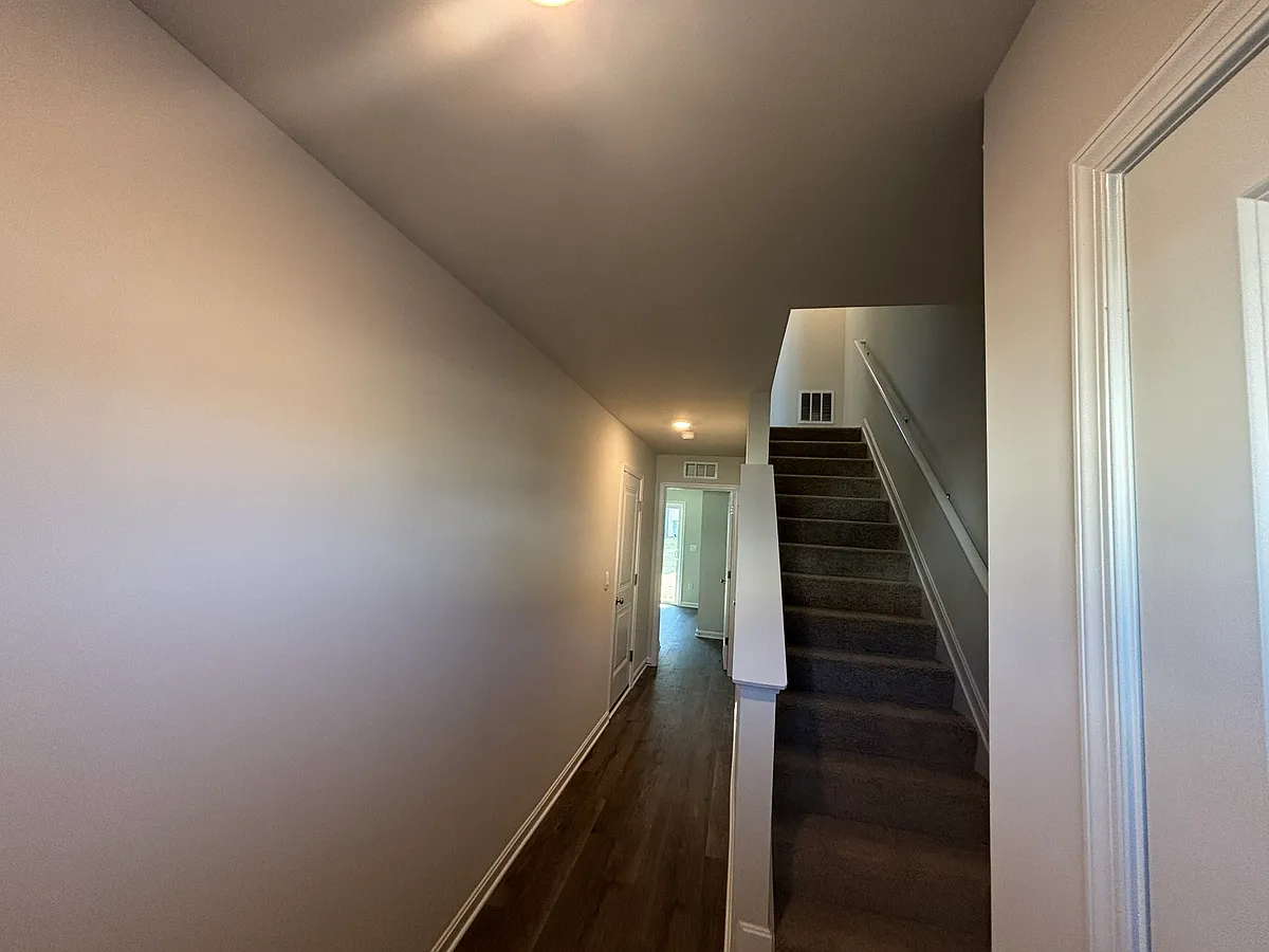 Building Photo - 159 Willett Hollow St