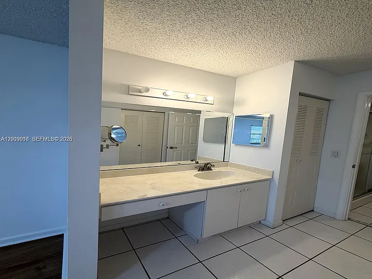 1400 SW 124th Ter #402Q — Photo 6