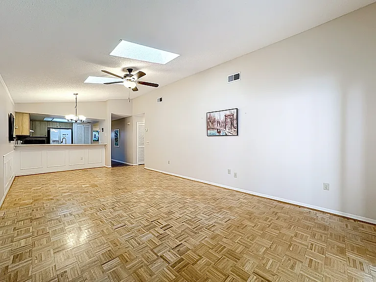 3033 Dunhill Dr — Photo 11