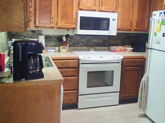 5th image of 1540 N Cotner Blvd #B302