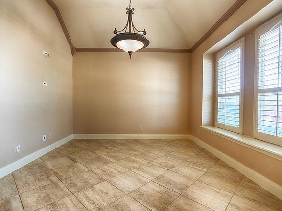 4th image of 2300 Creekview