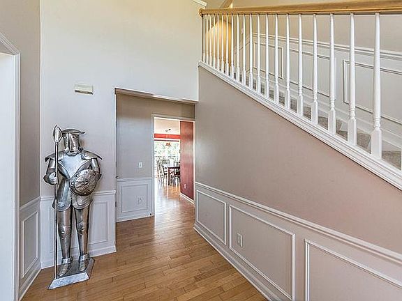 5th image of 8846 Lakeway Ct