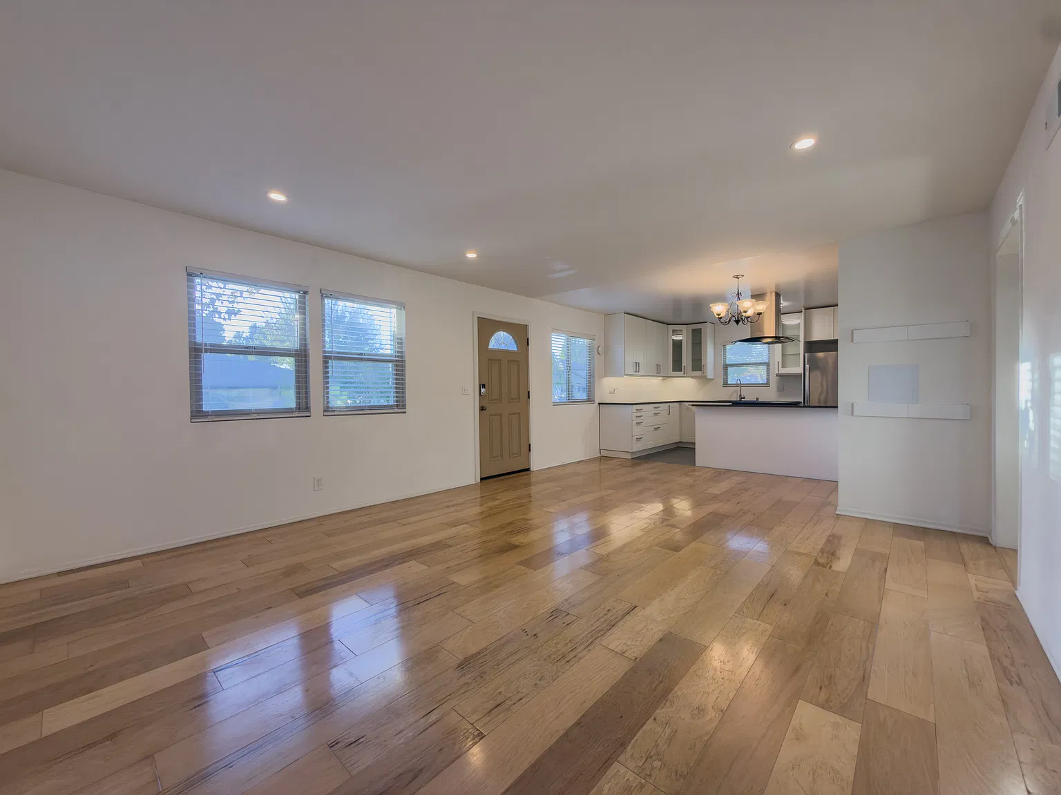 2 bed, 803 sqft, $2,550 — Photo 2
