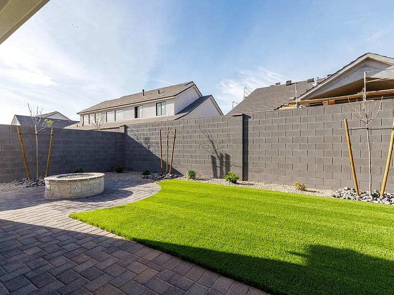 345 E Sidbury Rd — Photo 30