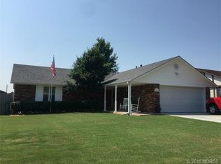 1455 Paradise Ln, Claremore, OK 74017