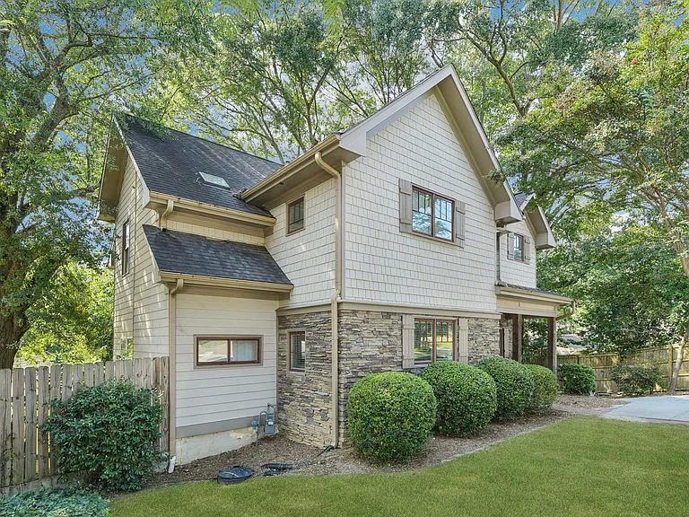 1399 N Druid Hills Rd NE — Photo 59